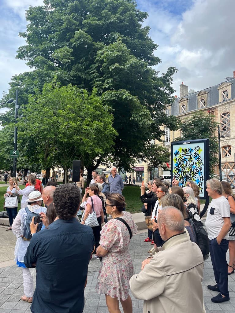 Installation view of “Bleu, jaune et liberté” at Zone Trois Galerie, Bordeaux