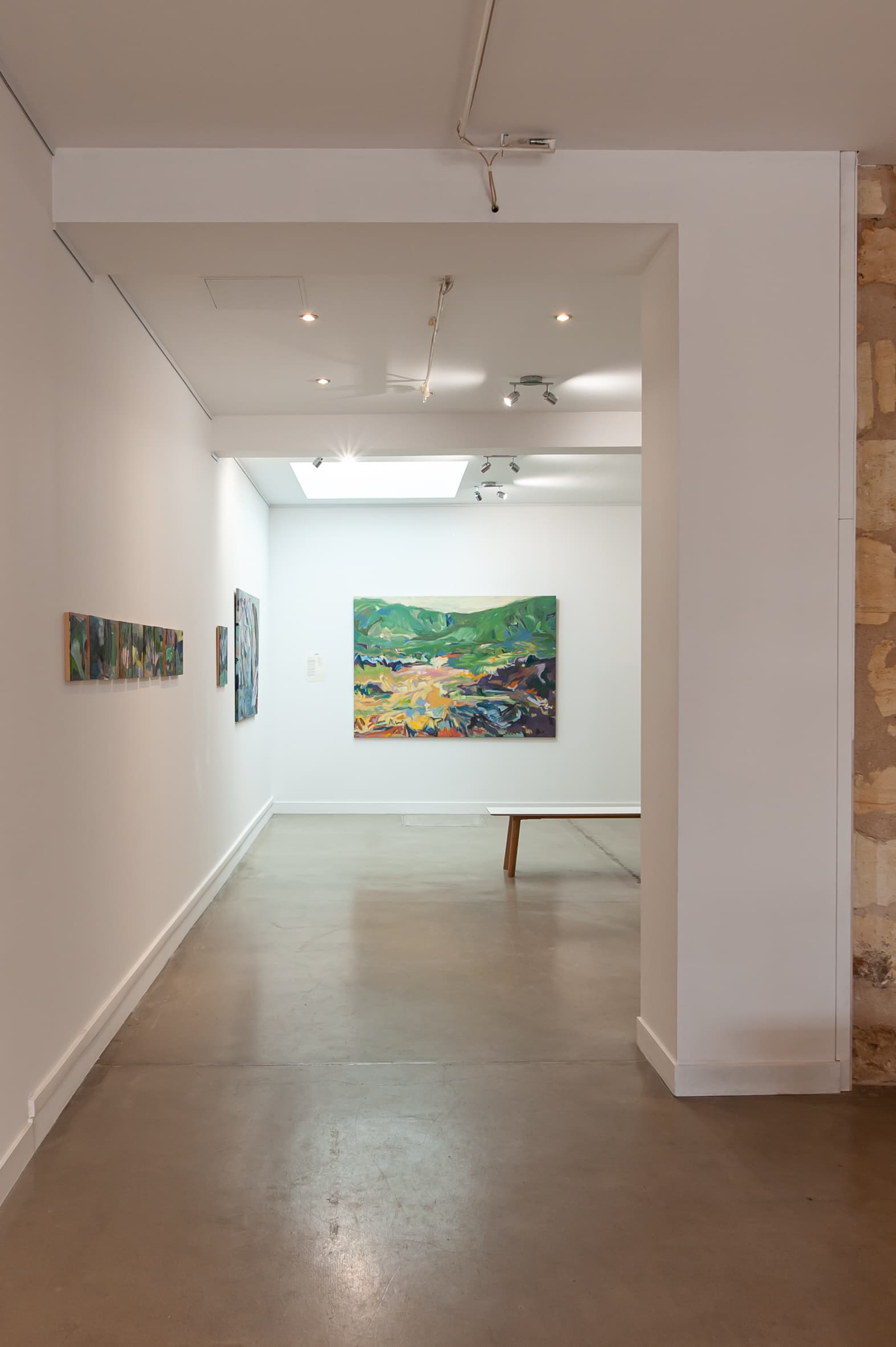 Vue de l’exposition « Quête de liberté » à Zone Trois Galerie, Bordeaux
